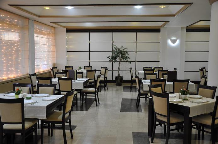 Imagen del bar/restaurante del Hotel Nova. Foto 2