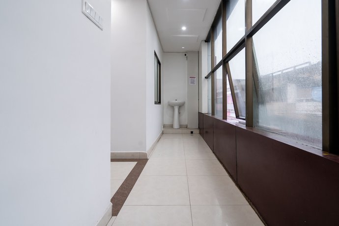 Imagen de los interiores del Hotel Nova Inn. Foto 14