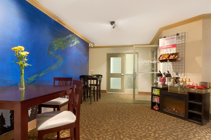 Imagen del bar/restaurante del Hotel Nova Inn Yellowknife. Foto 2