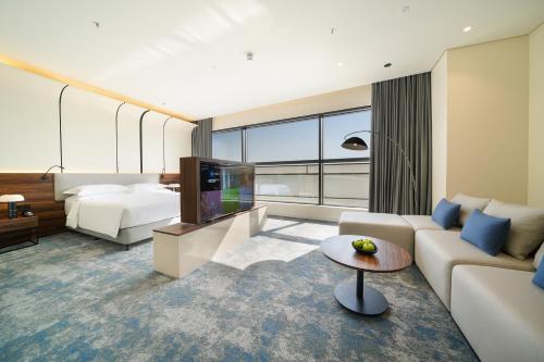 Imagen de la habitación del Hotel Nova M, Edge by Rotana. Foto 14