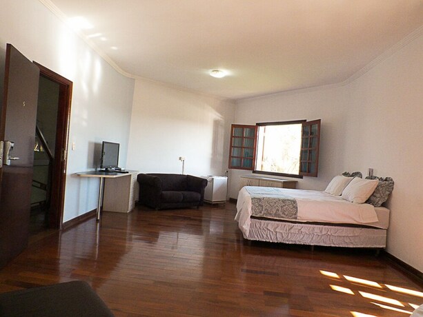 Imagen de la habitación del Hotel Nova Odessa. Foto 13