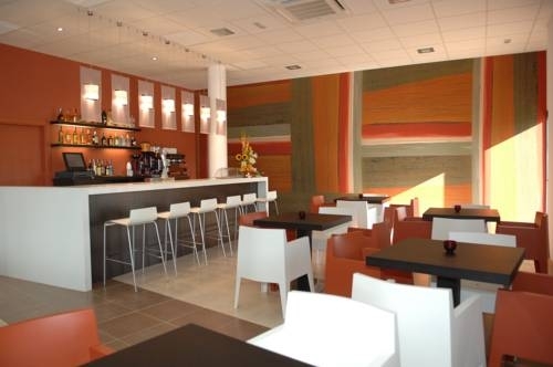 Imagen del bar/restaurante del Hotel Nova Senia. Foto 10