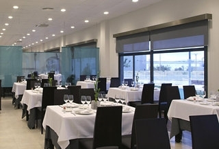 Imagen del bar/restaurante del Hotel Nova Senia. Foto 11