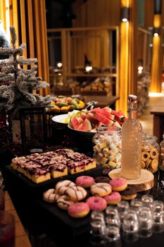 Imagen del bar/restaurante del Hotel Nova Skyland. Foto 2