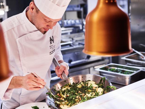 Imagen del bar/restaurante del Hotel Nova Skyland. Foto 8