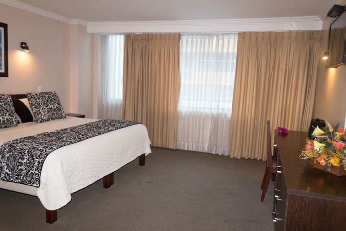 Imagen de la habitación del Hotel Novalux. Foto 10