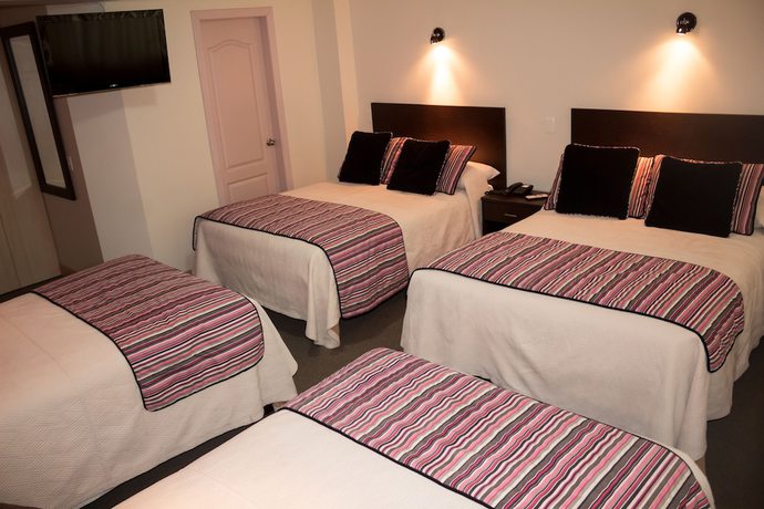 Imagen de la habitación del Hotel Novalux. Foto 15