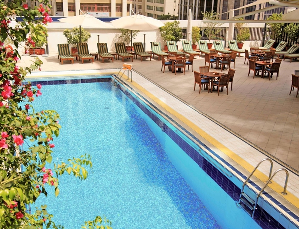 Imagen de la piscina del Hotel Novel City Center. Foto 13