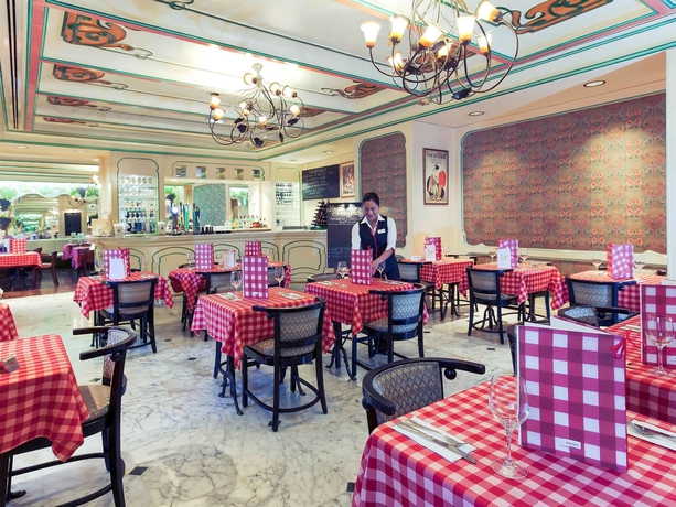 Imagen de los interiores del Hotel Novel City Center. Foto 10