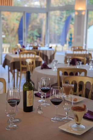 Imagen del bar/restaurante del Hotel Novel Restaurant La Mamma. Foto 3