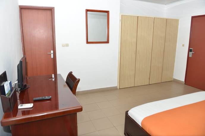 Imagen de la habitación del Hotel Novela Star. Foto 17