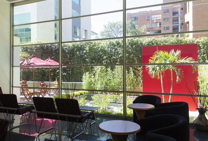 Imagen de los interiores del Hotel Novelty Suites. Foto 9