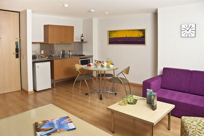 Imagen de los interiores del Hotel Novelty Suites. Foto 10