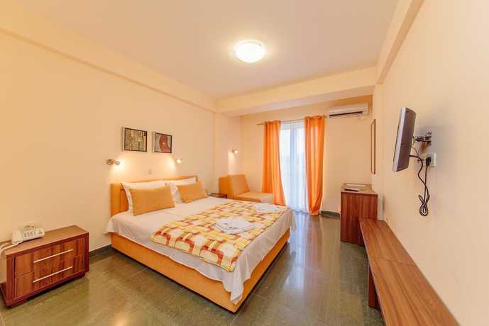 Imagen de la habitación del Hotel Novi, Igalo. Foto 9