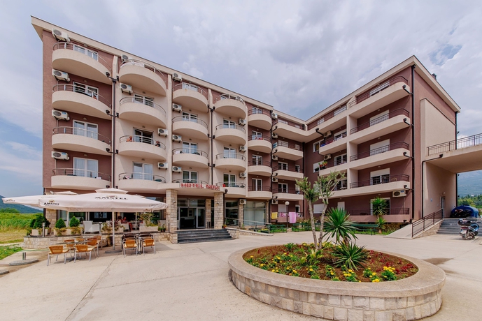 Imagen general del Hotel Novi, Igalo. Foto 1