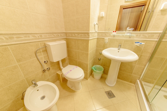 Imagen de la habitación del Hotel Novi, Igalo. Foto 11