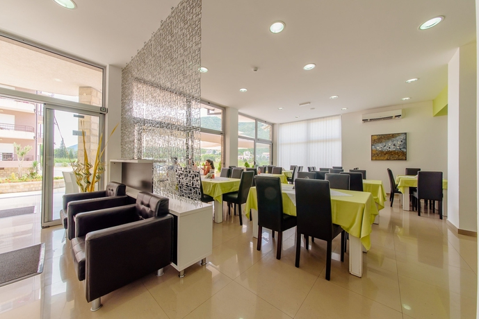 Imagen de los interiores del Hotel Novi, Igalo. Foto 16
