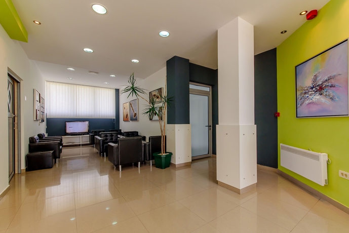 Imagen de los interiores del Hotel Novi, Igalo. Foto 17