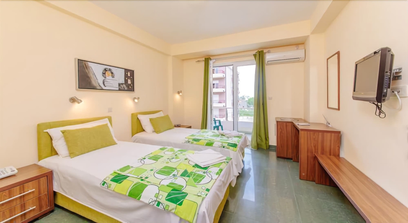 Imagen de la habitación del Hotel Novi, Igalo. Foto 12