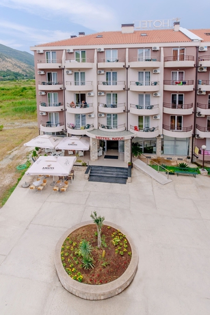 Imagen de los exteriores del Hotel Novi, Igalo. Foto 13