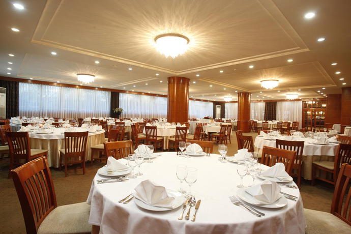 Imagen del bar/restaurante del Hotel Novi Sad. Foto 3
