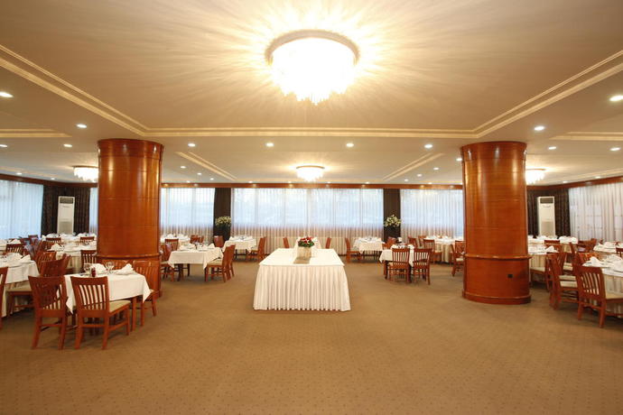 Imagen del bar/restaurante del Hotel Novi Sad. Foto 4