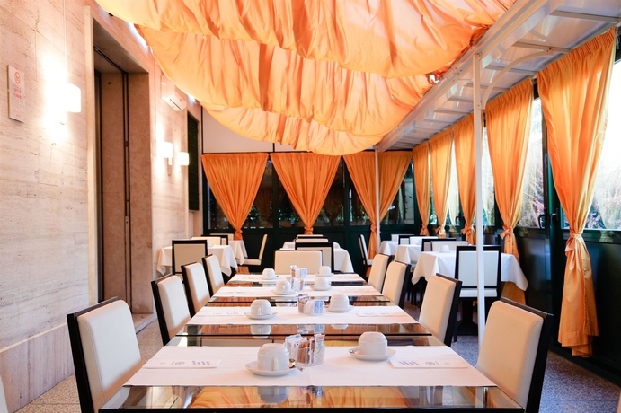 Imagen del bar/restaurante del Hotel Novo Rossi. Foto 6