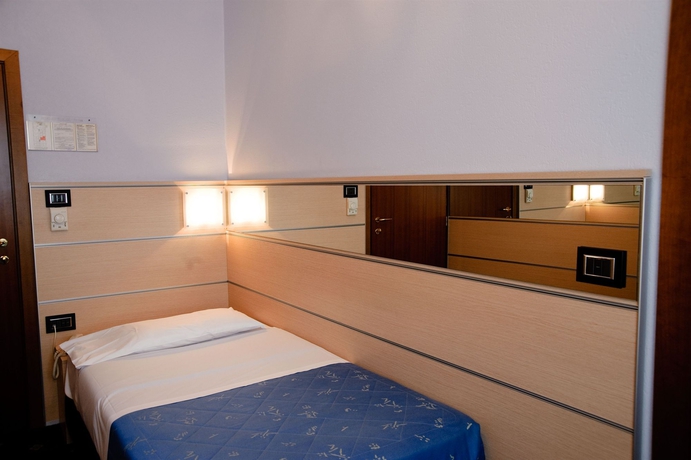 Imagen de la habitación del Hotel Novo Rossi. Foto 10
