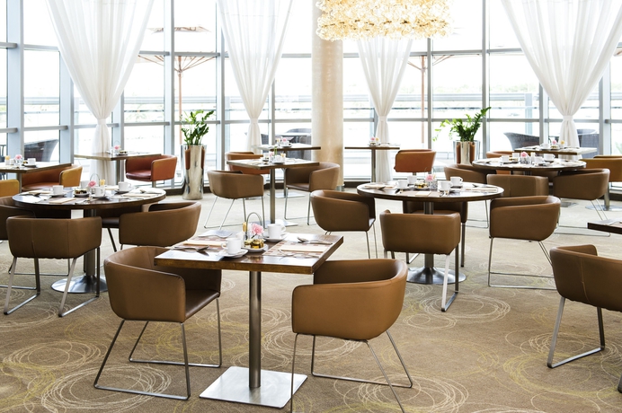 Imagen del bar/restaurante del Hotel Novotel Abu Dhabi Gate. Foto 6