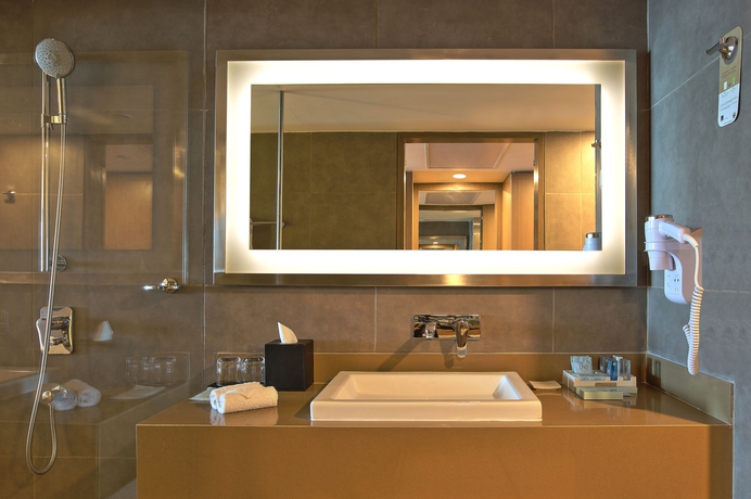 Imagen de la habitación del Hotel Novotel Ahmedabad. Foto 5