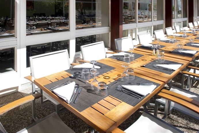 Imagen del bar/restaurante del Hotel Novotel Aix En Provence Beaumanoir Les 3 Sautets. Foto 8