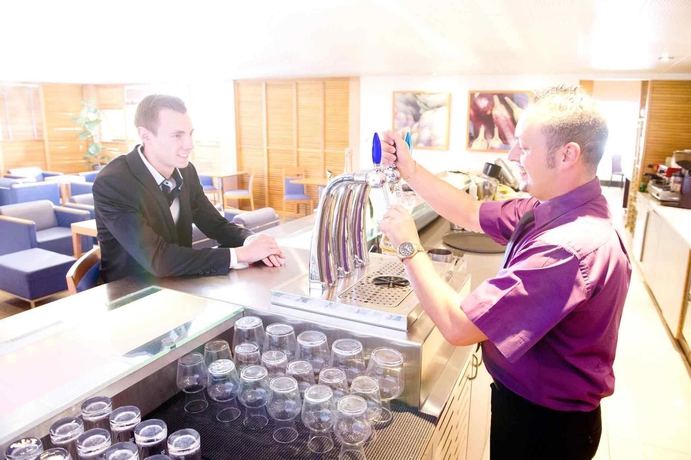 Imagen del bar/restaurante del Hotel Novotel Aix En Provence Beaumanoir Les 3 Sautets. Foto 10