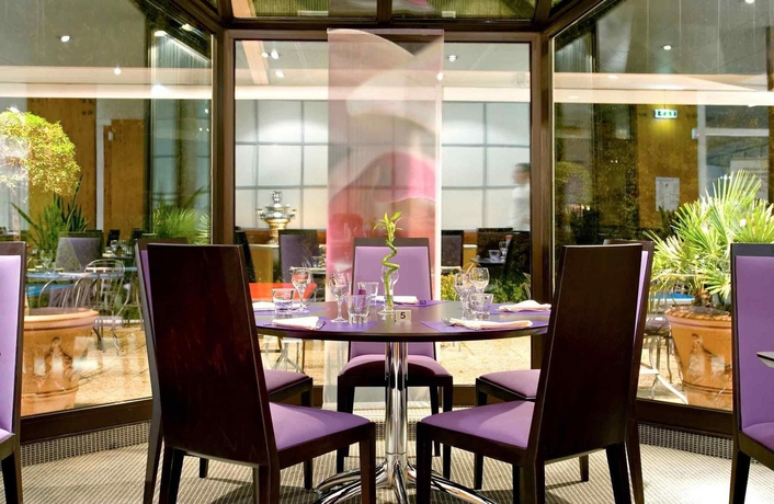 Imagen del bar/restaurante del Hotel Novotel Aix En Provence Pont De L'arc Fenouillères. Foto 7