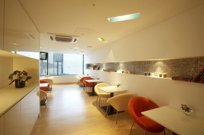 Imagen del bar/restaurante del Hotel Novotel Ambassador Busan. Foto 1