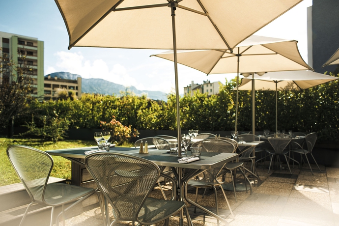 Imagen de los exteriores del Hotel Novotel Annecy Centre. Foto 14