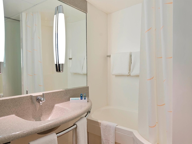 Imagen de la habitación del Hotel Novotel Antibes Sophia Antipolis. Foto 10