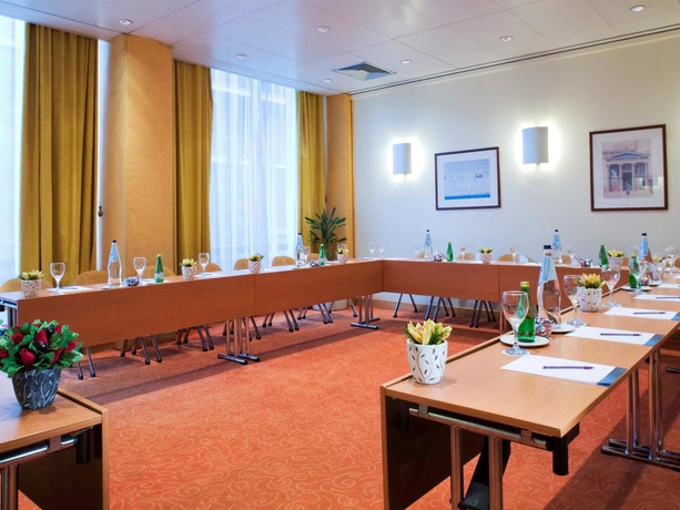 Imagen de los interiores del Hotel Novotel Athenes. Foto 13