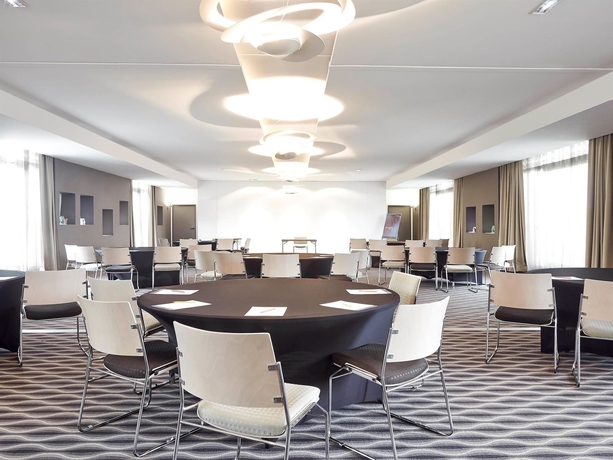 Imagen del bar/restaurante del Hotel Novotel Avignon Centre. Foto 5