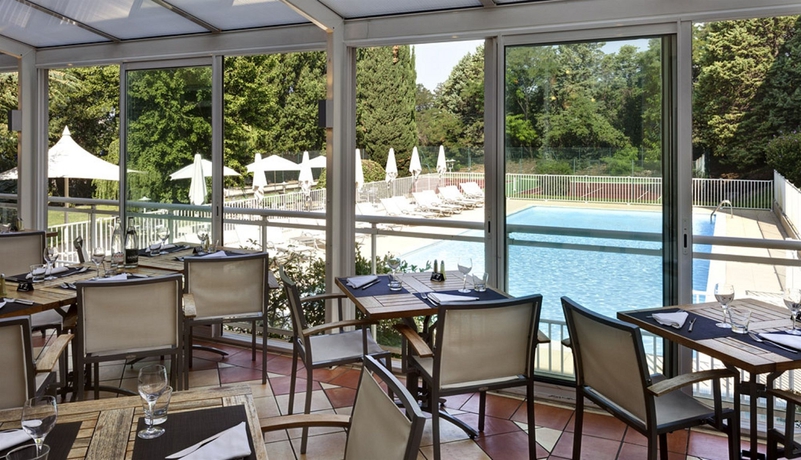 Imagen del bar/restaurante del Hotel Novotel Avignon Nord. Foto 7