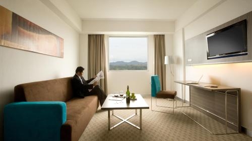 Imagen de la habitación del Hotel Novotel Bangka & Convention Center. Foto 6