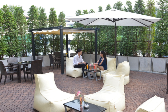 Imagen del bar/restaurante del Hotel Novotel Bangkok Impact. Foto 2