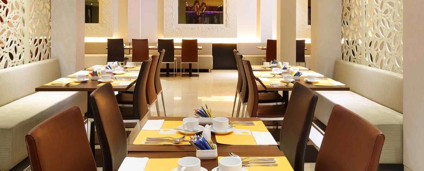 Imagen del bar/restaurante del Hotel Novotel Banjarmasin Airport. Foto 12