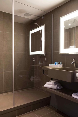 Imagen de la habitación del Hotel Novotel Basel City. Foto 8