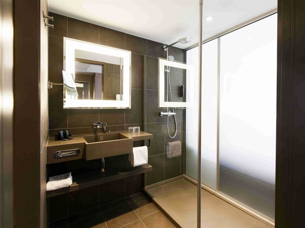 Imagen de la habitación del Hotel Novotel Basel City. Foto 11