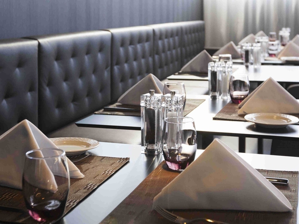 Imagen del bar/restaurante del Hotel Novotel Basel City. Foto 4