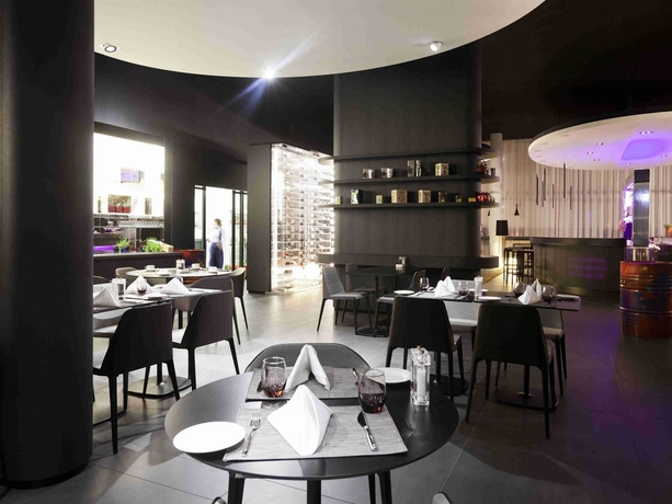 Imagen del bar/restaurante del Hotel Novotel Basel City. Foto 5