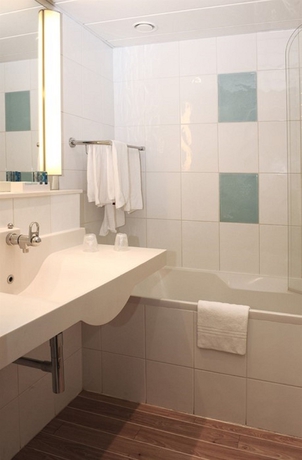 Imagen de la habitación del Hotel Novotel Bayeux. Foto 7