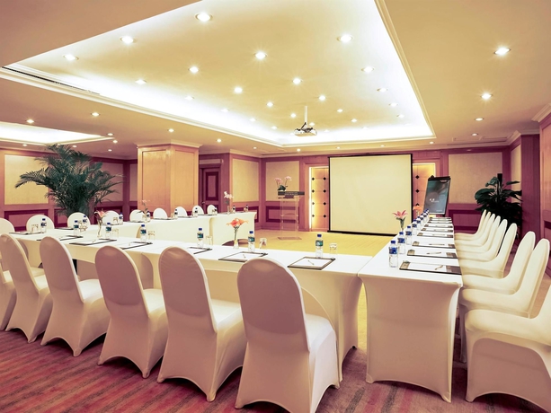 Imagen de los interiores del Hotel Novotel Beijing Peace. Foto 14