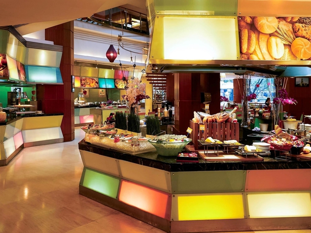 Imagen del bar/restaurante del Hotel Novotel Beijing Peace. Foto 4