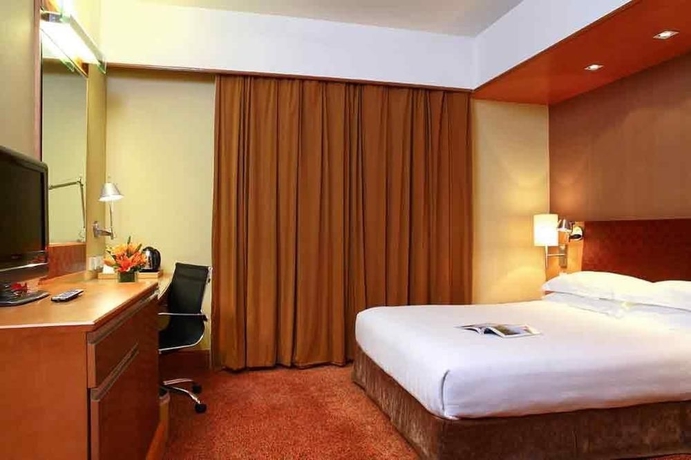 Imagen de la habitación del Hotel Novotel Beijing Peace. Foto 11